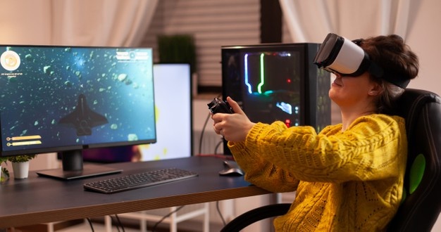 women-playing-ar-vr-game